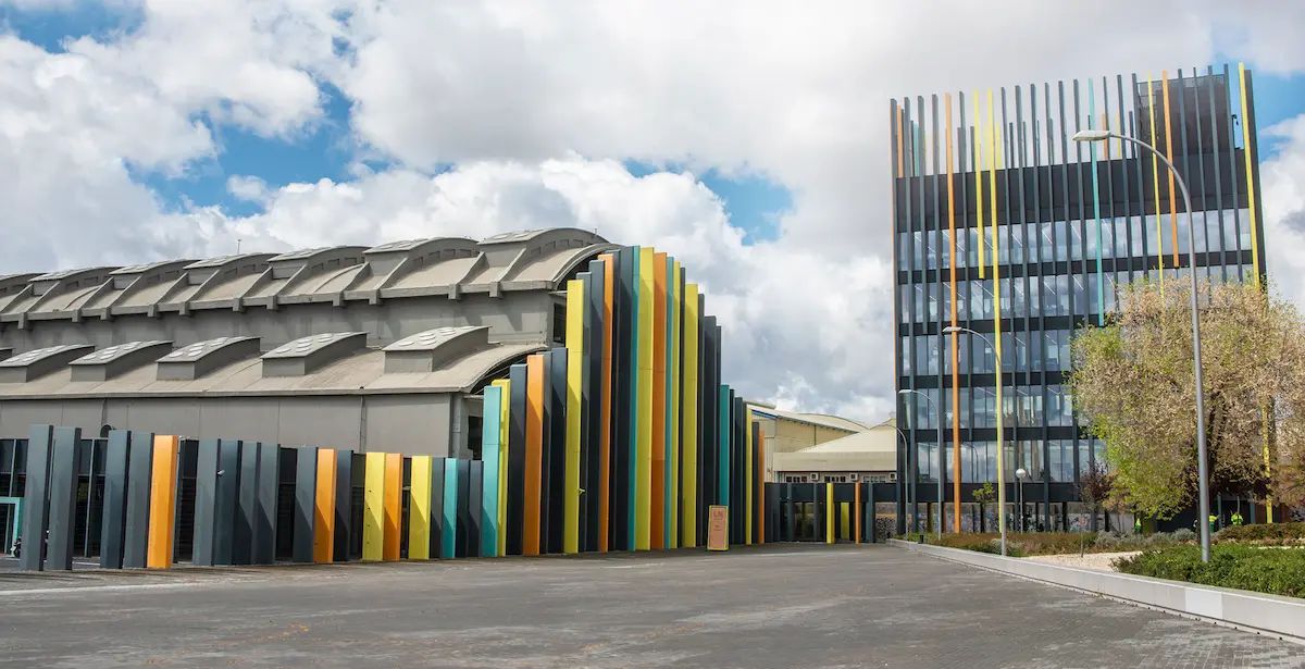 Photograph of the La Nave Madrid building, a reference innovation center of the Madrid City Council, at C. Cifuentes, 5, Villaverde, Madrid.